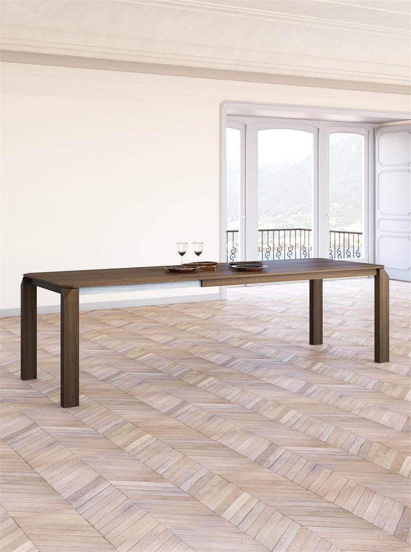 Blagovaonski stol na razvlačenje Monza