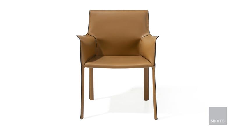 Stolica s rukonaslonom Orte